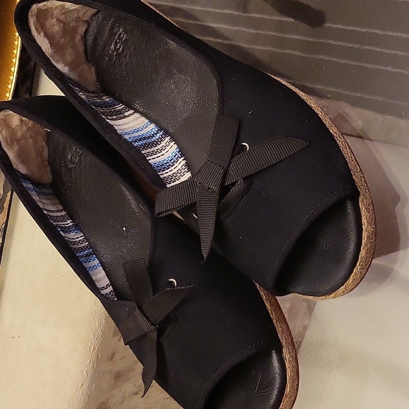 Shoes - Picture 4 of 4